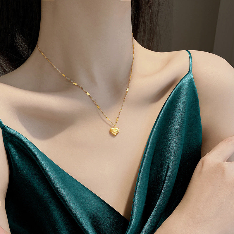 Cute and Fresh Heart-Shaped Titanium Steel Plated 18K Gold Love Pendant Necklace for Women with Embossed Chain