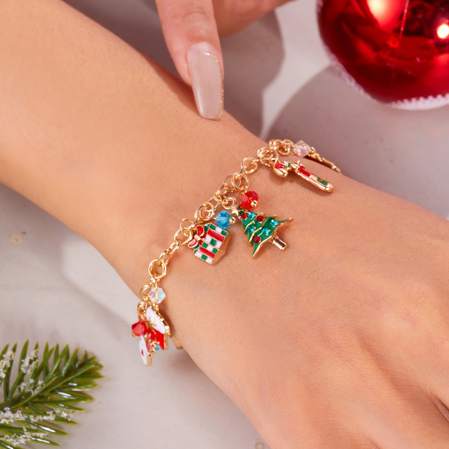Bracciale con ciondoli natalizi festivi di Babbo Natale e fiocchi di neve per donne, gioielli artigianali in lega per le feste