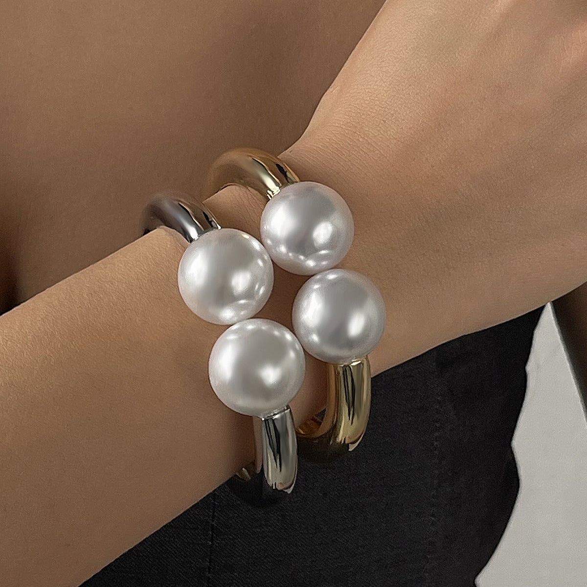 Bracciale primaverile esagerato con perle geometriche in lega con finitura galvanica da donna