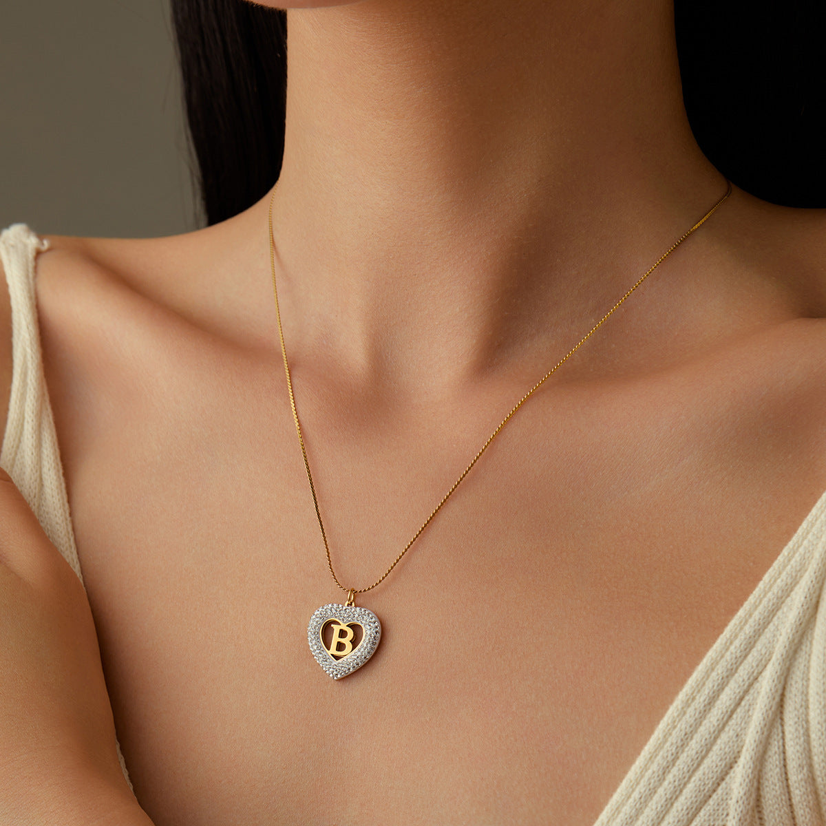 Collar de Acero Inoxidable con Colgante de Corazón de Moda con Incrustaciones de Zirconia para Mujer, Cadena Minimalista a la Clavícula con Acabado Chapado