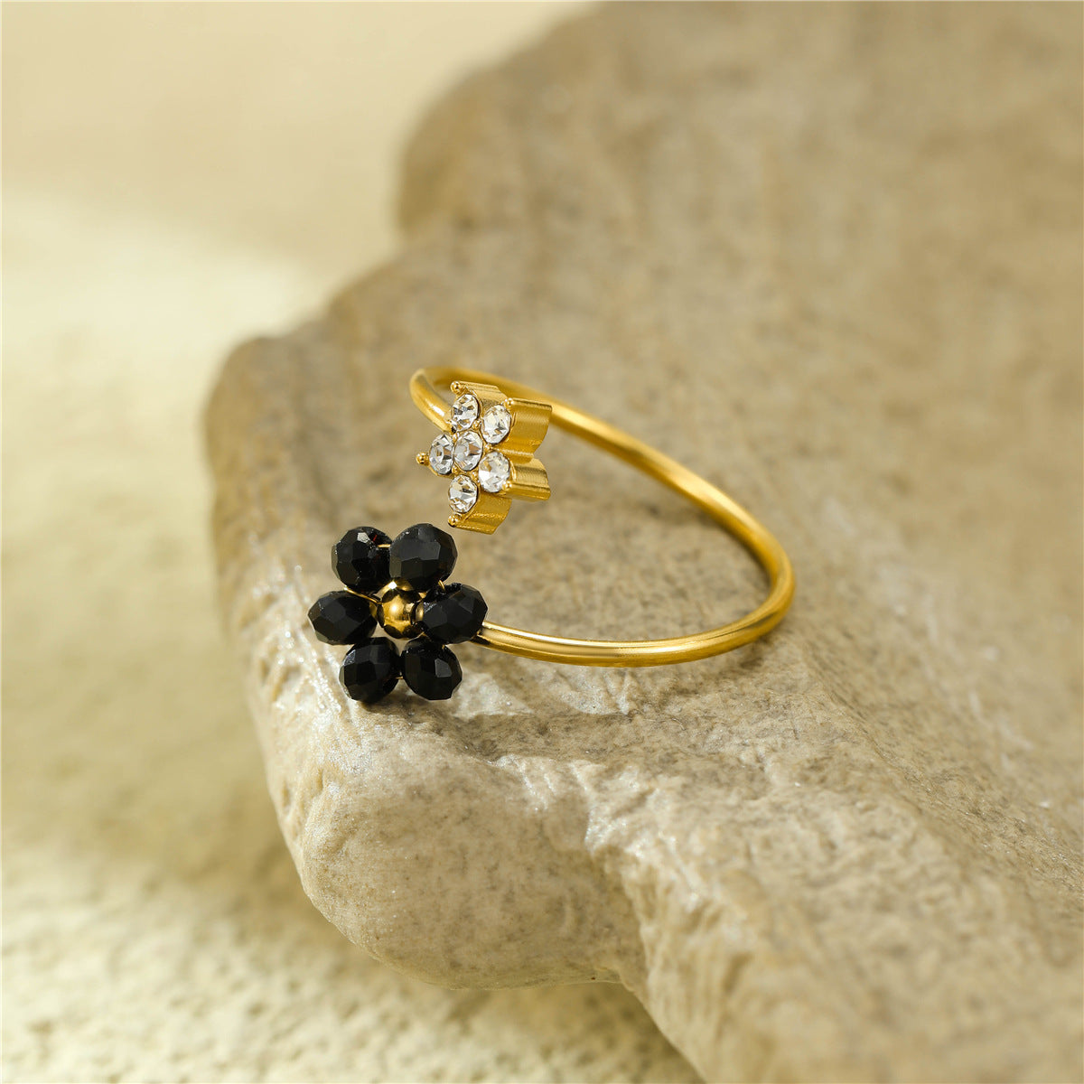 Anillo de Acero Inoxidable con Elegante Diseño Floral e Incrustaciones de Circonita, Estilo Minimalista de Lujo para Mujer