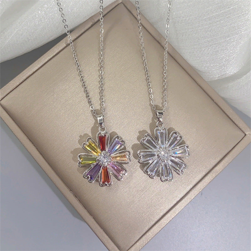 Collar minimalista de acero de titanio floral geométrico de doble capa con flor de cinco pétalos de colores, circonita micropavé y colgante chapado en oro en cadena O