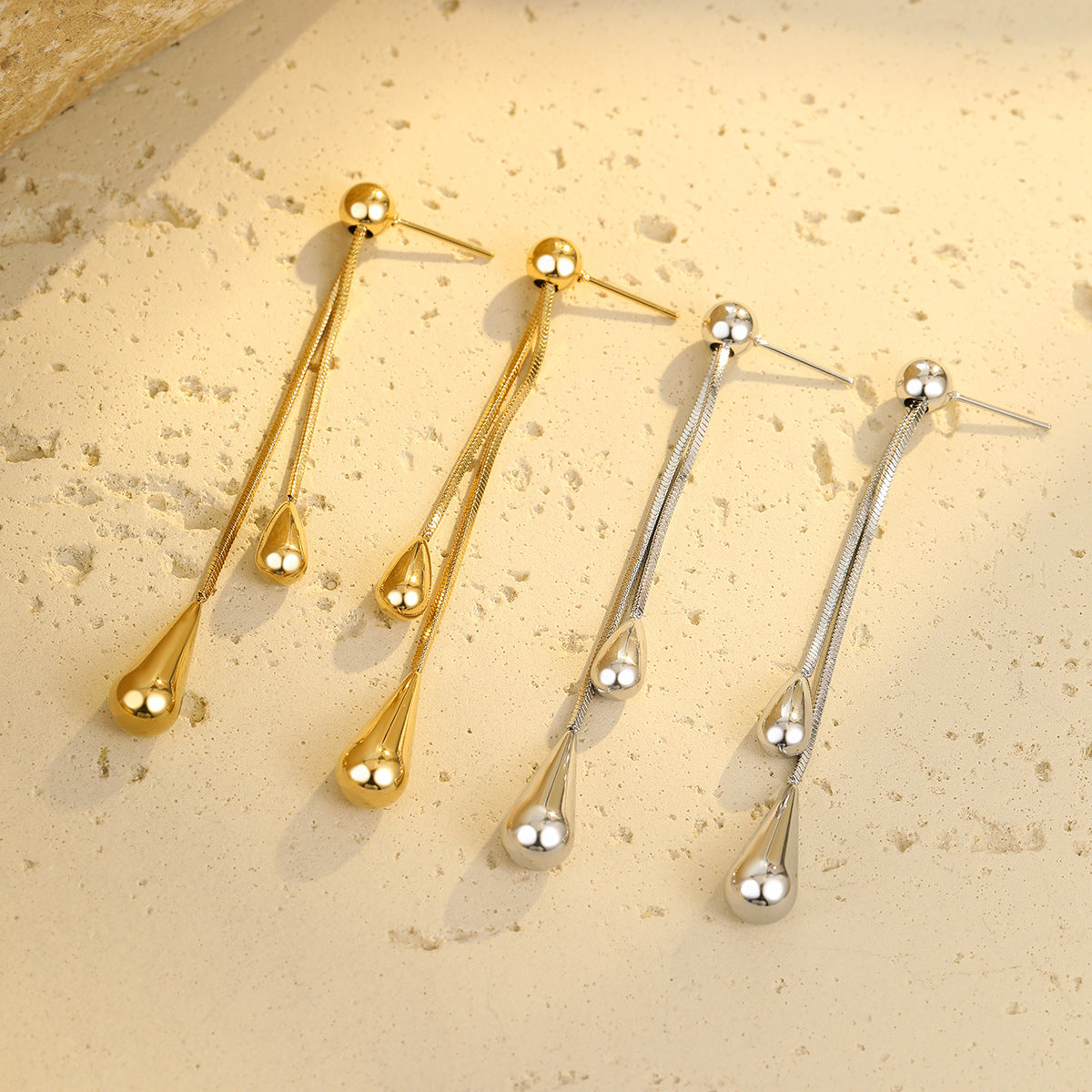 Pendientes Minimalistas Retro de Acero Inoxidable con Forma de Gota para Mujer con Acabado Chapado