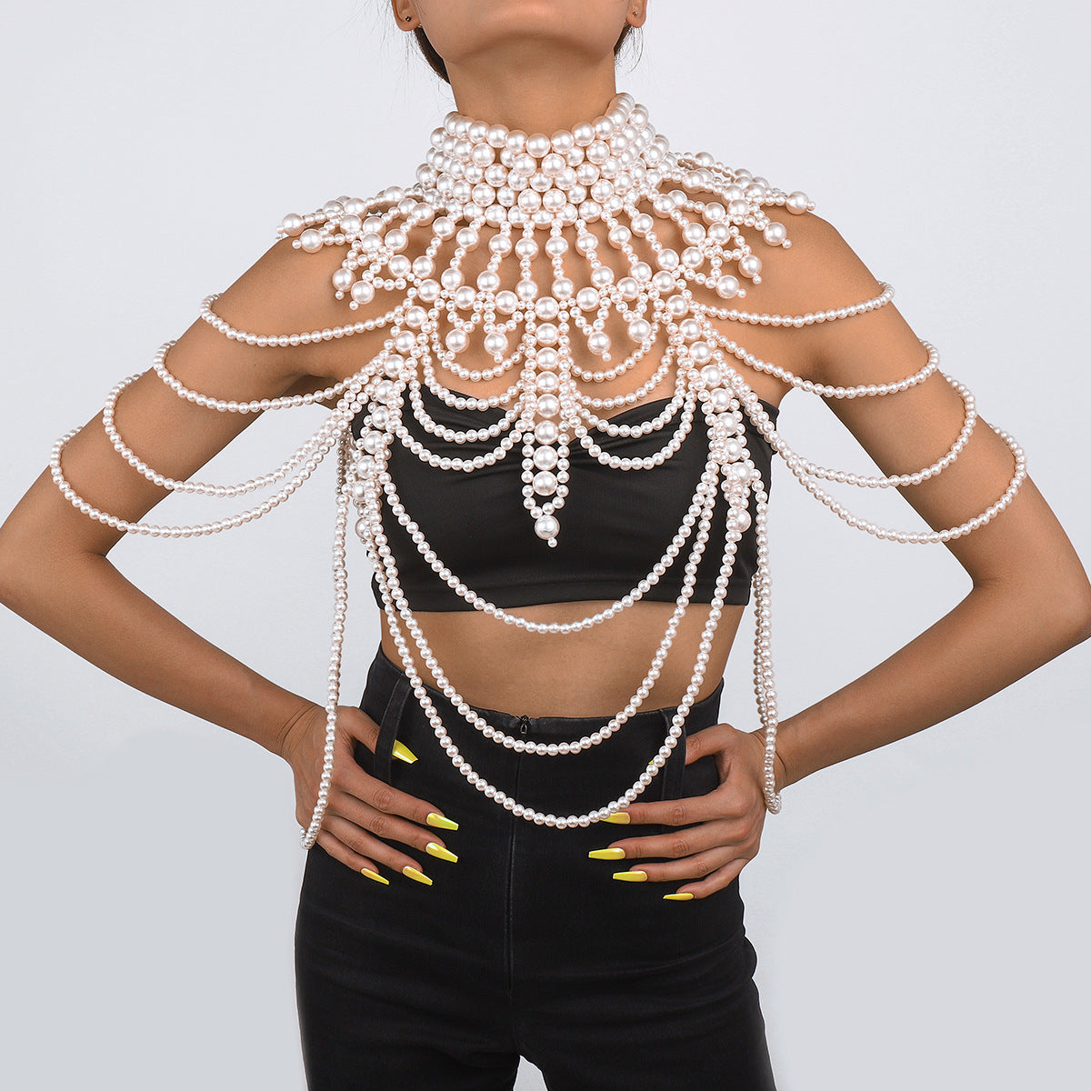 Cadena corporal de perlas estilo retro atrevido con diseño de recortes geométricos, hecha a mano para mujer