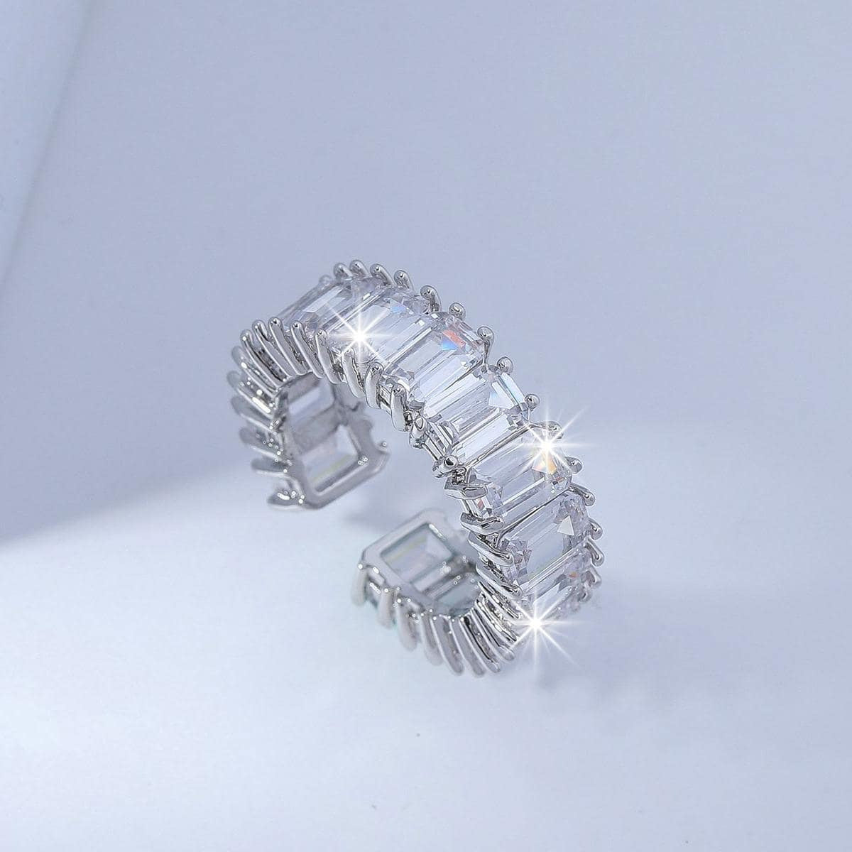 Anello quadrato geometrico minimalista in rame con intarsio di zirconi per donna
