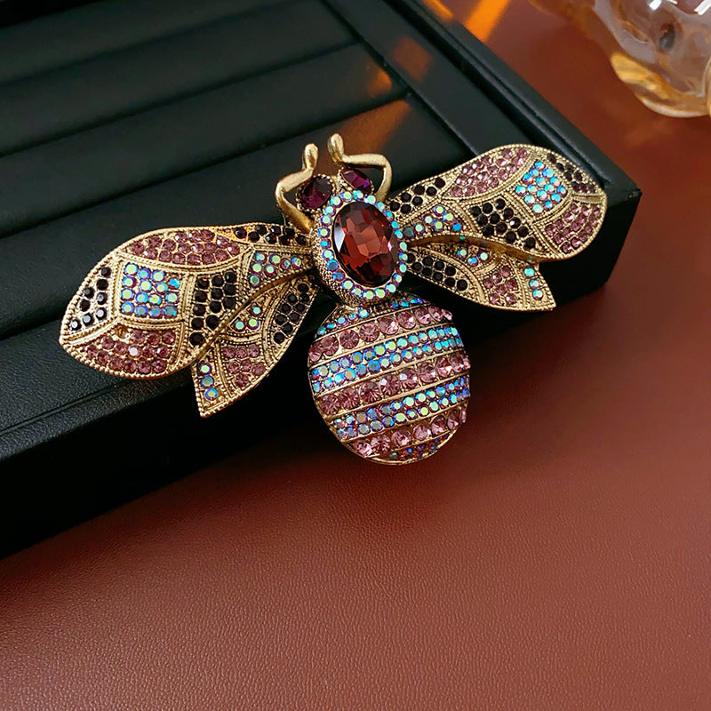 Vintage Bee Brooch in Alloy with Rhinestone Inlay for Women Elegant Fashion Commuter Accessory