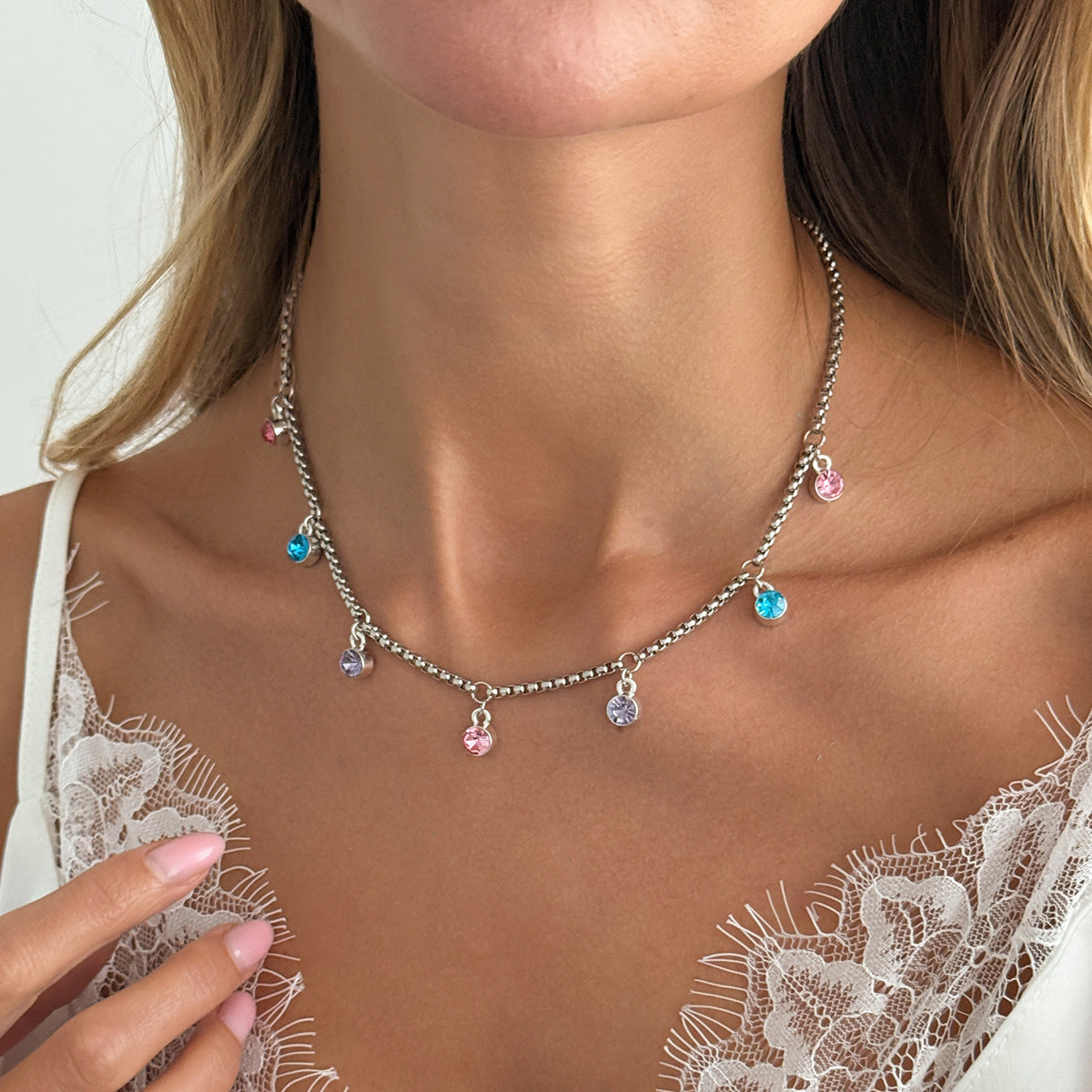 Sweet Geometric Round Rhinestone Zinc Alloy Pendant Necklace Plated Iron Cable Chain for Women
