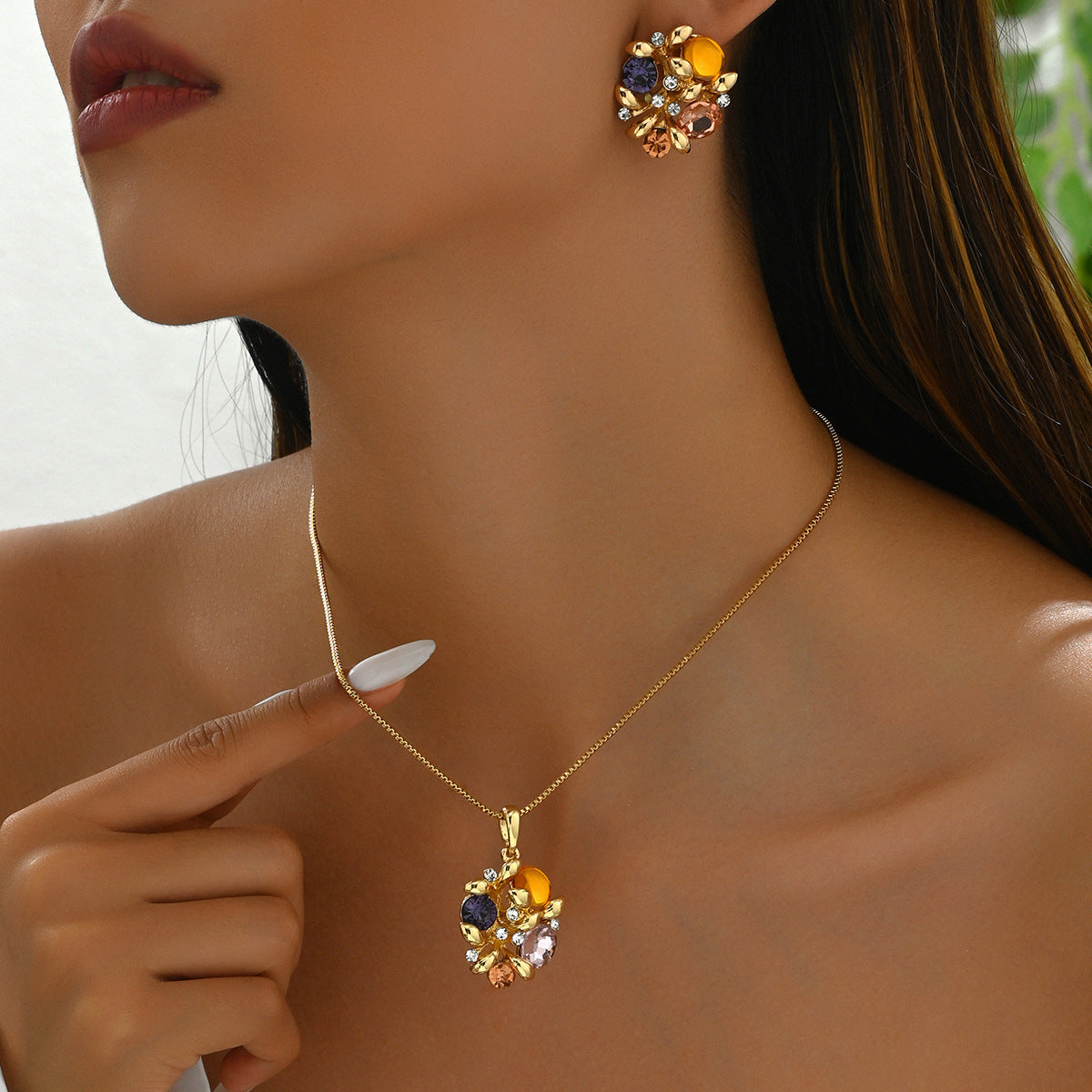 Juego de collar con colgante geométrico minimalista con incrustaciones de diamantes de imitación para mujer, cadena de cobre y pendientes de aro irregulares a juego
