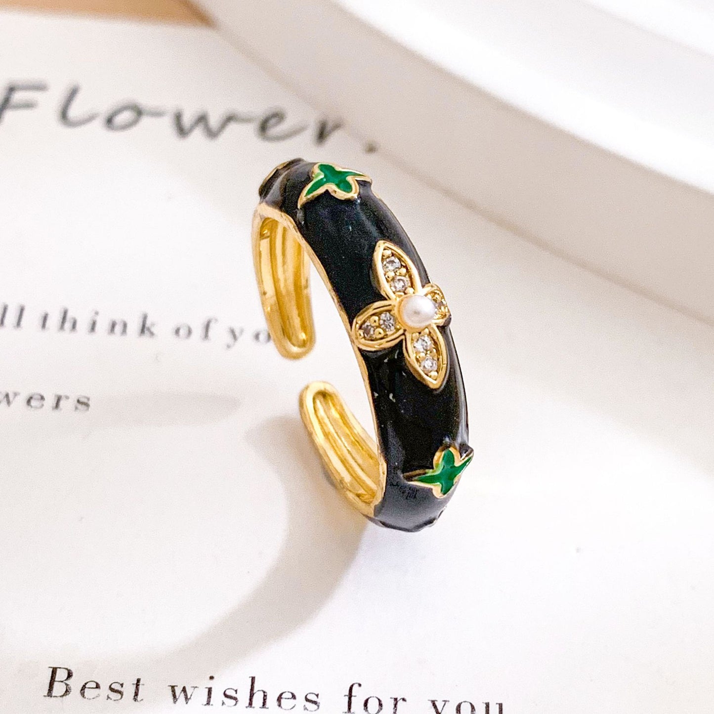 Anello regolabile da donna in ottone placcato, smaltato a goccia, con motivo floreale minimalista