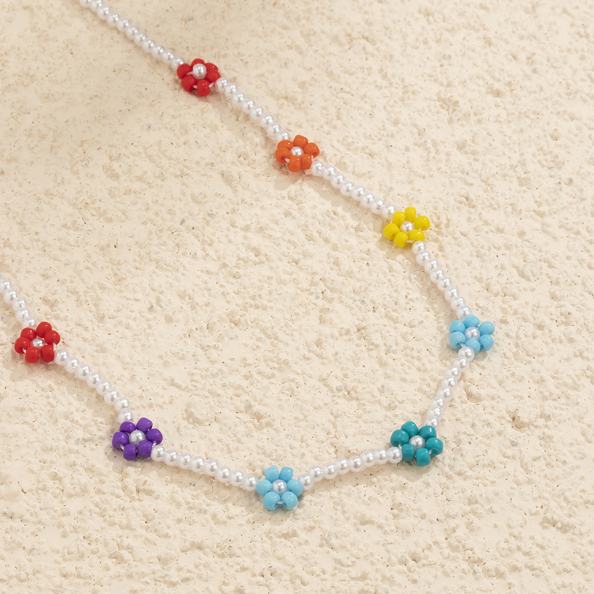 Collar trenzado de margaritas fresco, dulce y atrevido para mujer con detalles de perlas de imitación en cadena de cuentas