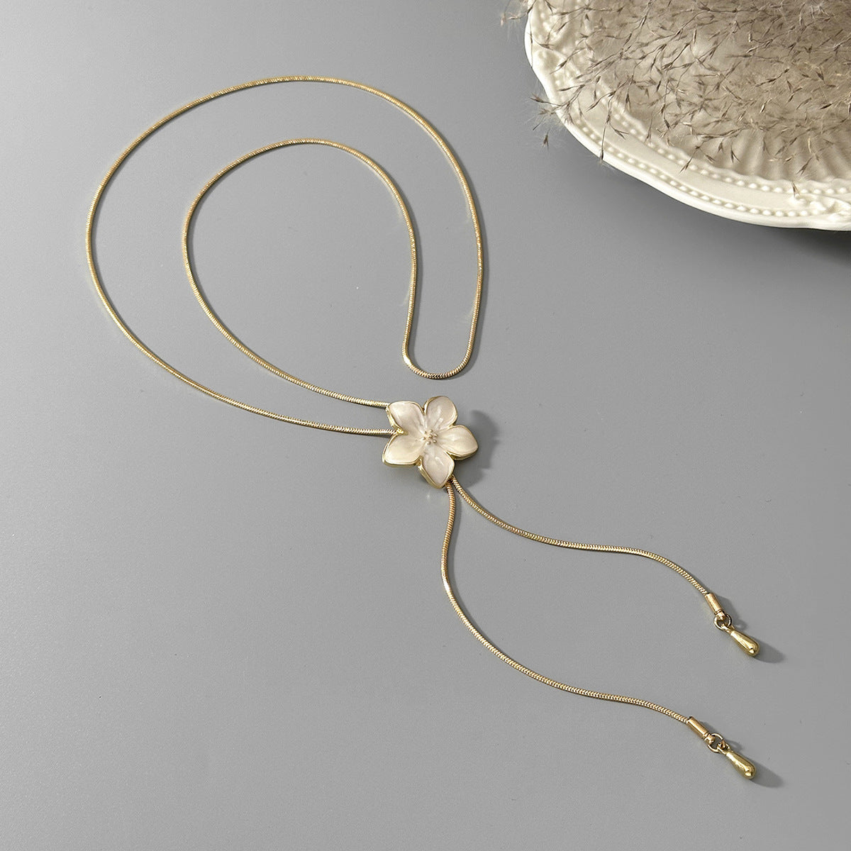 Sweet Floral Drip Oil Plated Zinc Alloy Pendant Brass Snake Chain Necklace for Women