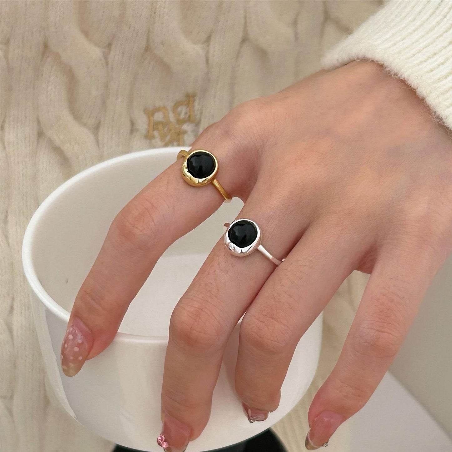 Anello da donna minimalista in argento sterling S925 con agata nera, design geometrico e finitura lucida