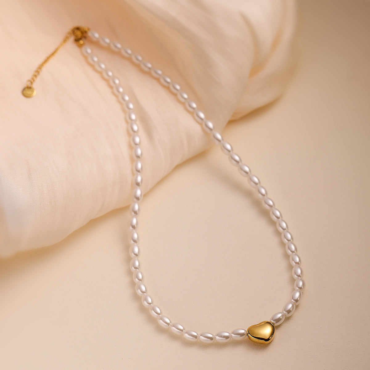 Collar Minimalista de Perlas de Acero Inoxidable con Baño de Oro de 18K en Forma de Corazón para Mujer con Delicado Diseño de Clavícula