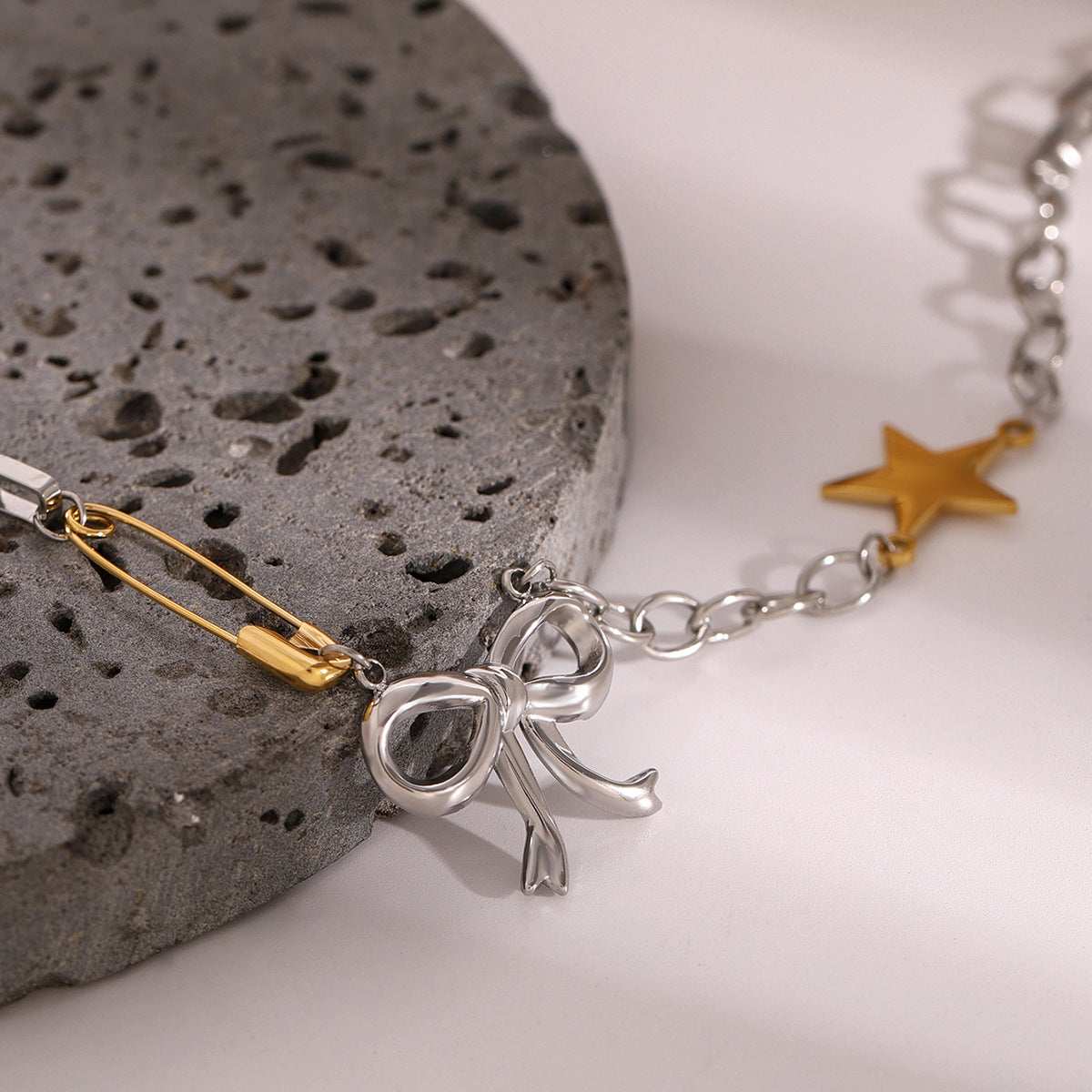 Collana con Pendente a Fiocco in Acciaio Inossidabile Bicolore alla Moda da Donna