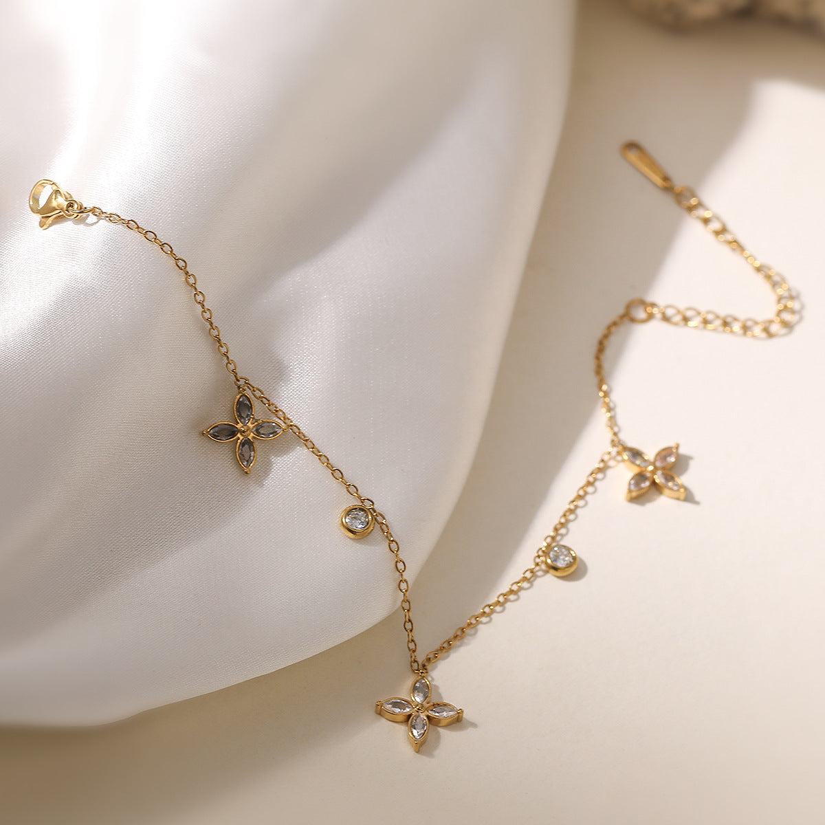 Elegant Minimalist Gold Plated Stainless Steel Floral Geometric Cubic Zirconia Pendant Necklace for Women