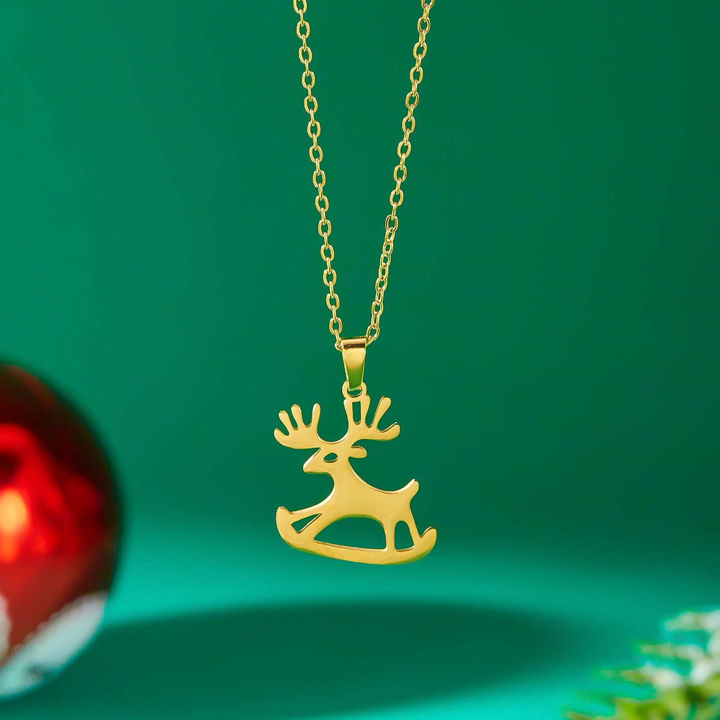 Collar Colgante de Árbol de Navidad Minimalista en Acero de Titanio con Acabado Chapado en Cadena O para Uso Festivo Unisex