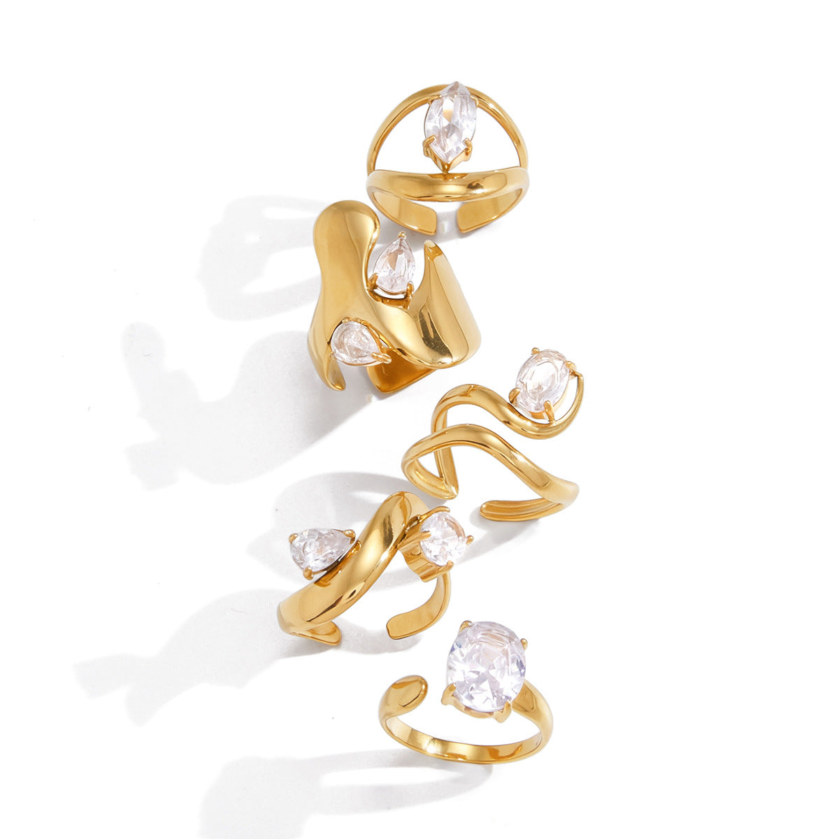 Anello Geometrico Minimalista in Acciaio Inox da Donna con Accenti in Zirconia, Placcato Oro PVD Sottovuoto, Ipoallergenico e Resistente allo Sbiadimento