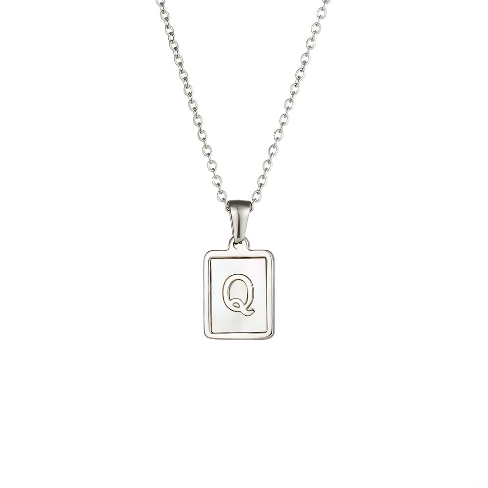 Collana con Ciondolo a Lettera Minimalista in Acciaio al Titanio per Donna con Finitura Galvanizzata e Intarsio in Madreperla Bianca Naturale