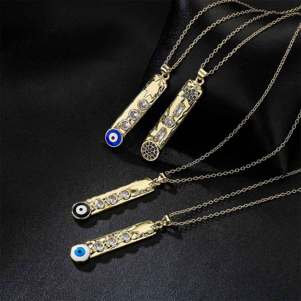 Collana con ciondolo a barra verticale geometrica con base in rame e placcatura in vero oro, design smaltato a occhio turco