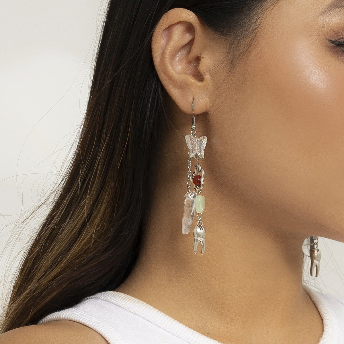 Pendientes de Mariposa Asimétricos Minimalistas para Mujer de Aleación con Circonita Cúbica Cortada con Láser y Acabado Galvanizado