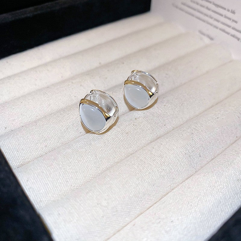 Aretes Geométricos Minimalistas de Cobre con Acabado Chapado para Mujer Pendientes Modernos y Versátiles