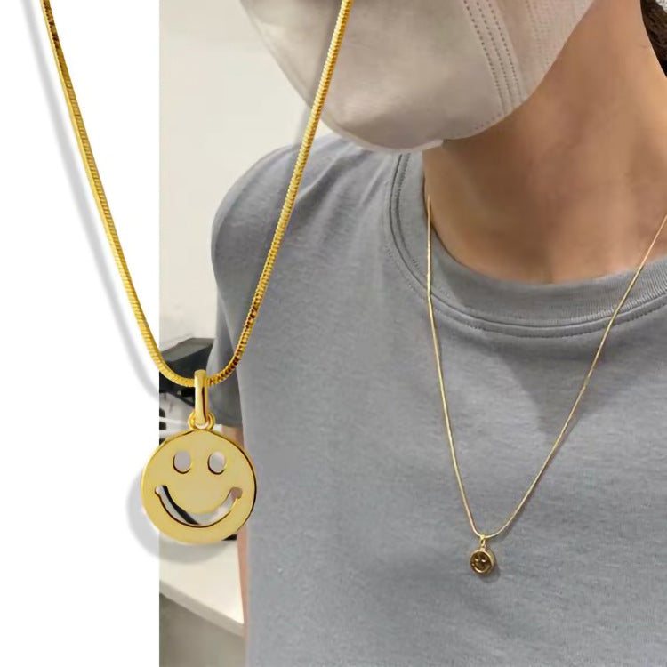 Collana Minimalista con Faccina Sorridente in Acciaio al Titanio con Finitura Placcata su Catena Snake Unisex
