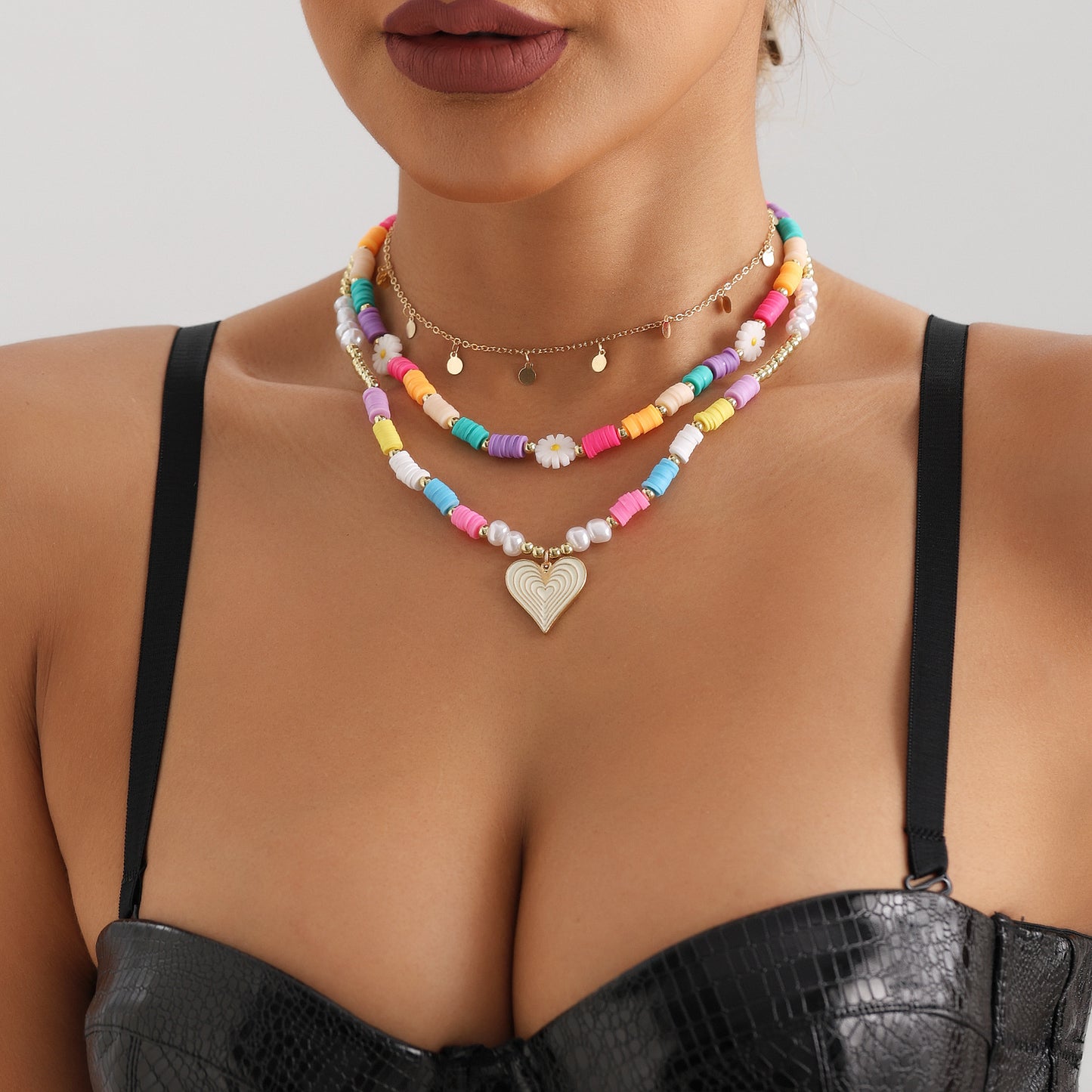 Collana da donna con ciondolo a cuore in argilla polimerica "Bohemian Rainbow" con lega galvanizzata e catena clavicola multistrato