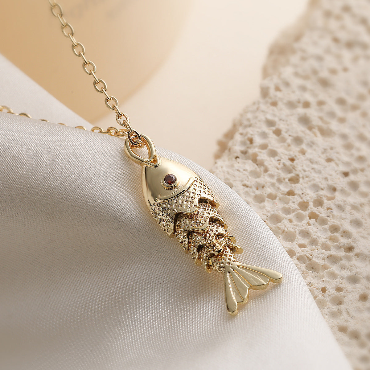 Minimalist 18K Gold Plated Brass Geometric Fish Pendant Necklace for Women