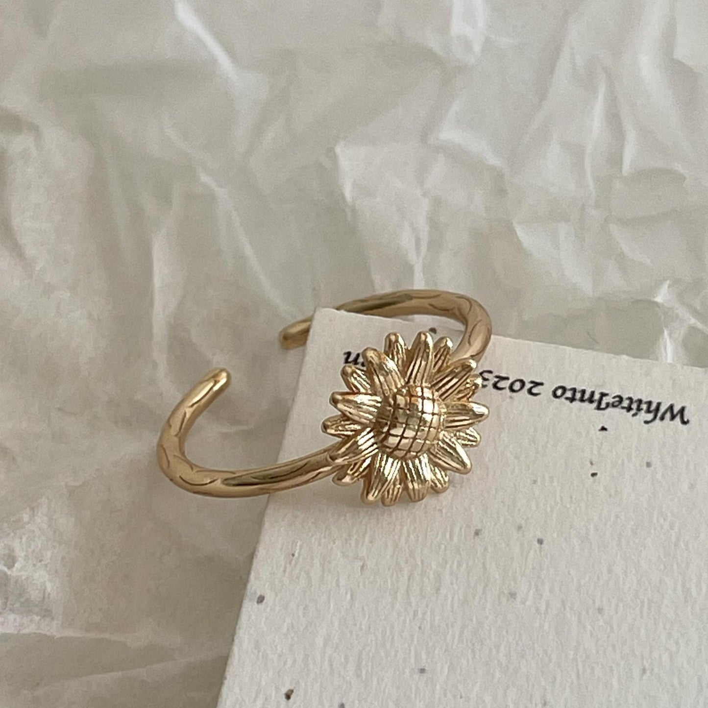 Anello Minimalista Regolabile a Forma di Margherita in Argento Sterling S925 con Accenti di Cuore e Fiocco per Donne