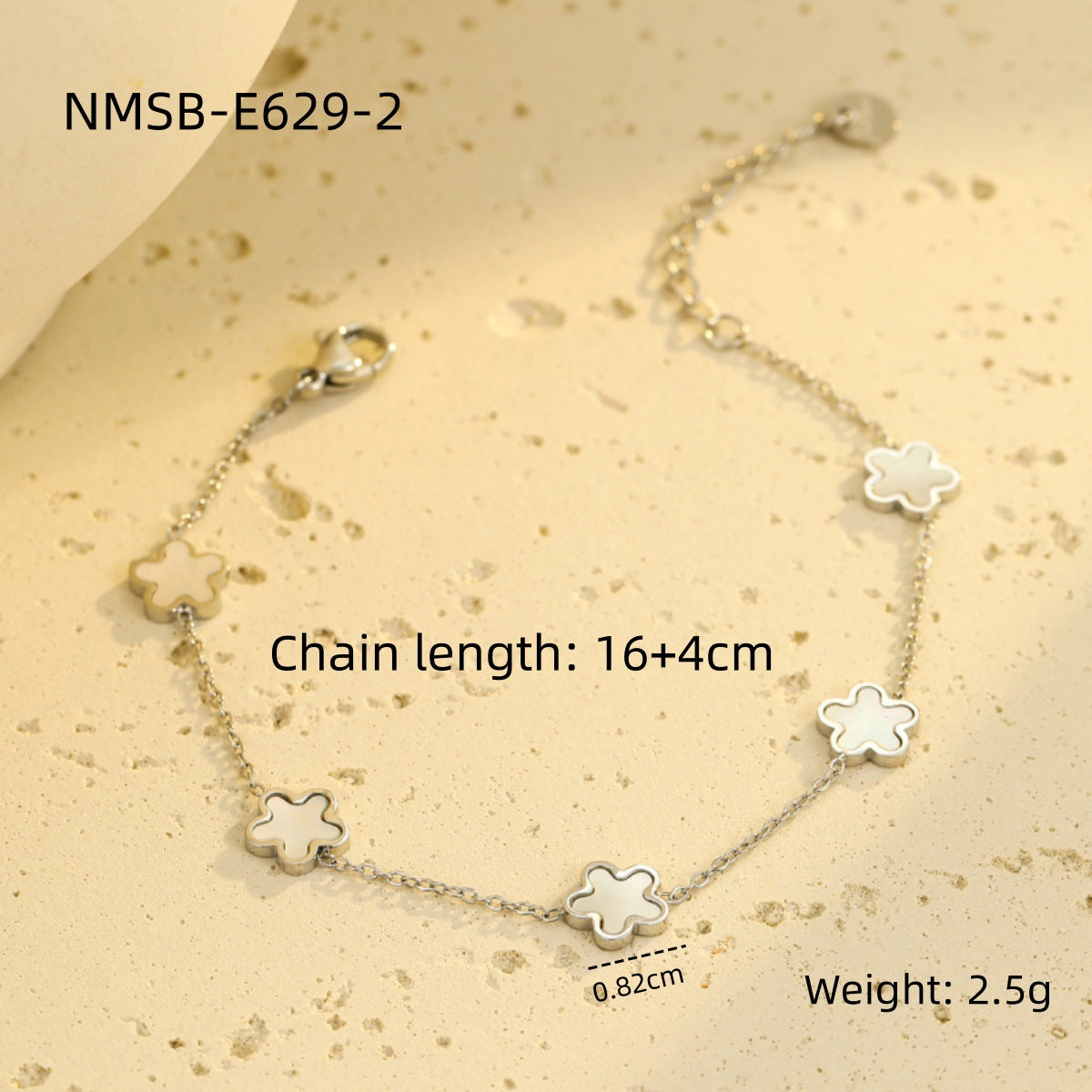 Pulsera de acero inoxidable con incrustaciones de concha de cinco pétalos estilo OL a la moda con acabado chapado para mujer