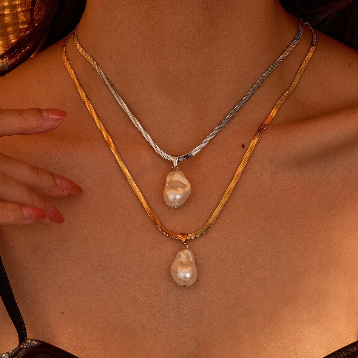 Collana pendente geometrica da donna alla moda in stile barocco, in acciaio al titanio placcato oro