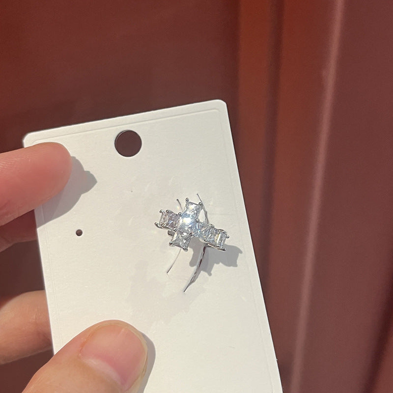 Orecchini a polsino minimalisti a croce con zirconi per donna, in rame a forma geometrica con intarsi in zirconi per uso quotidiano e ufficio