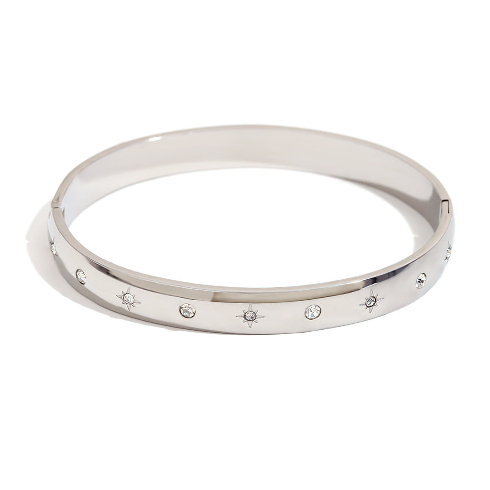 Bracciale Minimalista a Stella a Otto Punte con Punti Tondi, Base in Acciaio Inossidabile Placcato Oro 18K, con Motivi di Luna, Sole e Occhio Incorniciati con Strass Bianchi