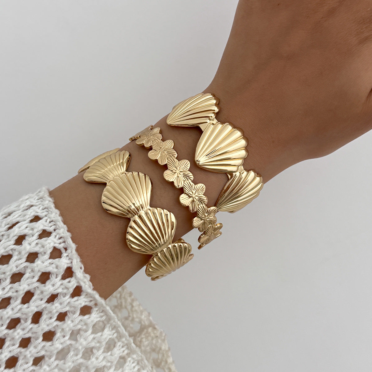 Vacation Style Floral Seashell Open Bangle Bracelet for Women in Plated Metal