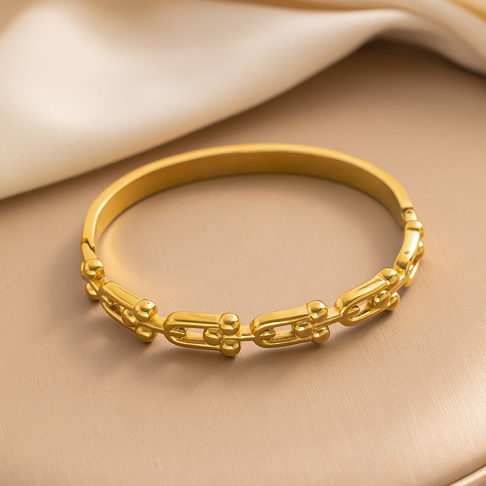 Bracciale minimalista a ferro di cavallo a U in acciaio al titanio con finitura liscia elettrolitica sottovuoto