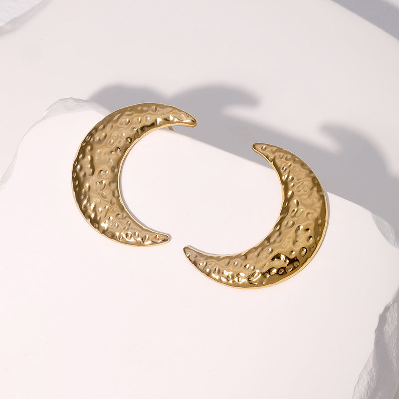 Orecchini minimalisti in acciaio inossidabile a forma di luna con finitura galvanica da donna