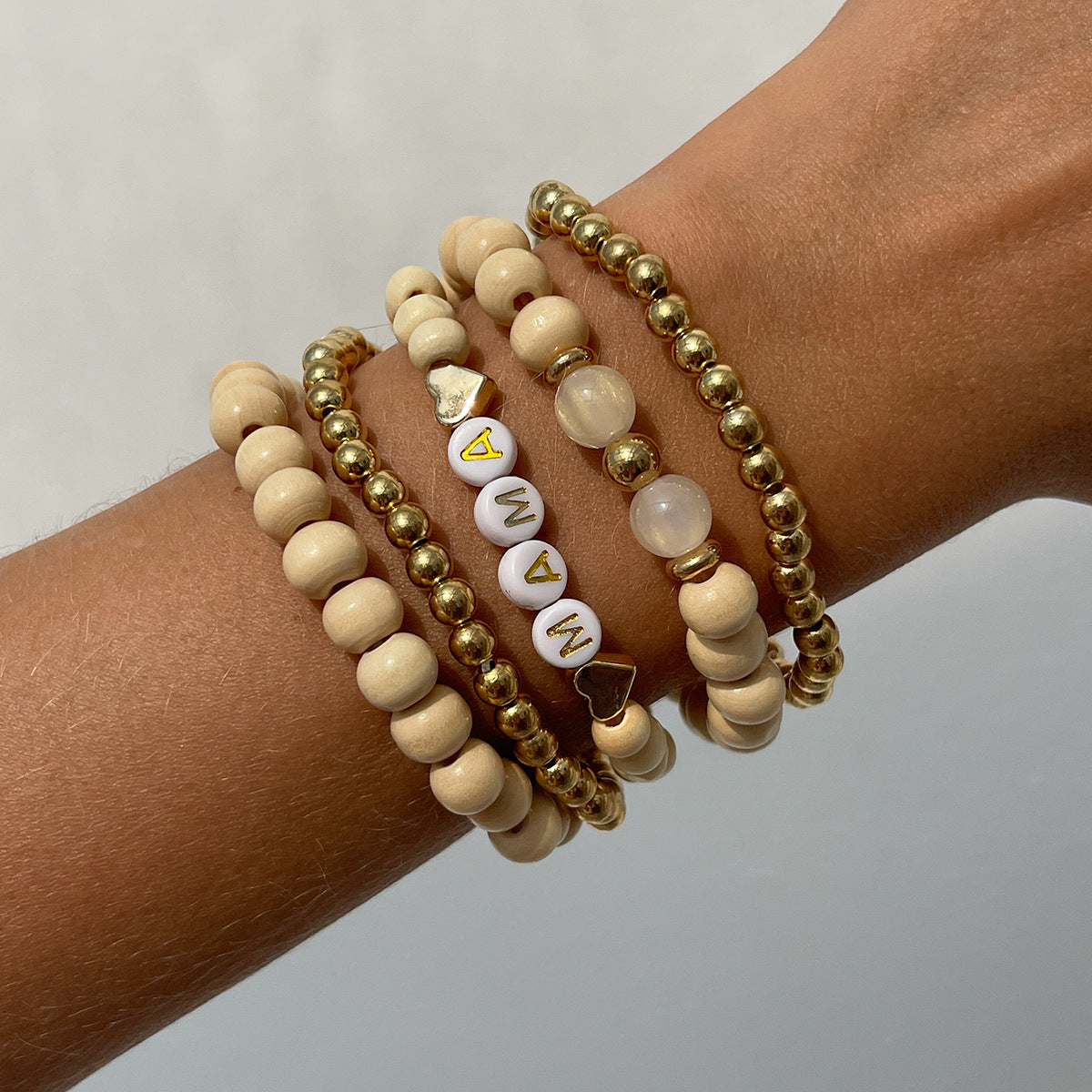 Pulsera de cuentas geométrica minimalista con letras MAMA para mujer con cuentas de arcilla polimérica, acrílico y CCB, joyería apilable hecha a mano