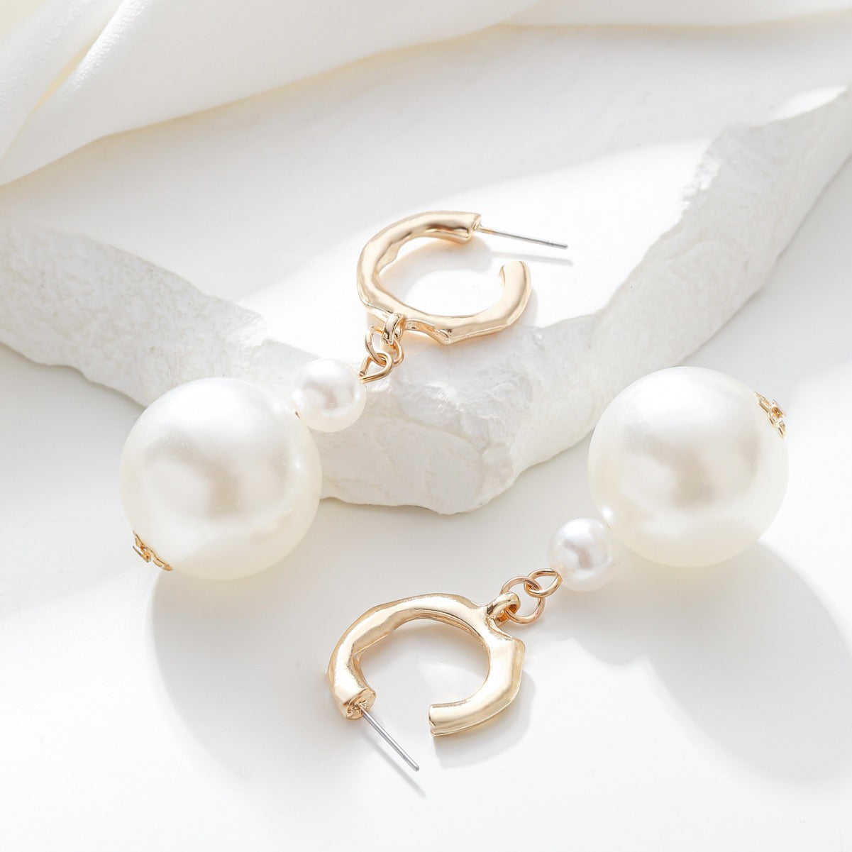 Elegant Geometric Pearl Stud Earrings in Copper with Vintage Style for Women