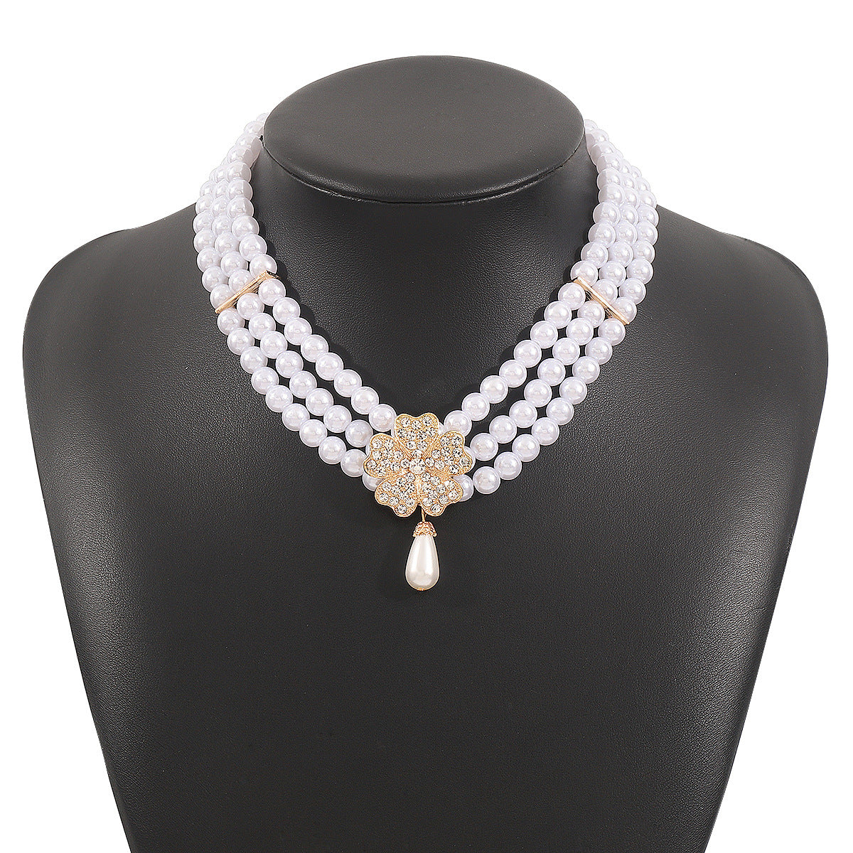 Elegante conjunto de collar con dije floral, perlas de imitación blancas y diamantes de imitación de cristal sobre aleación chapada en oro para mujer