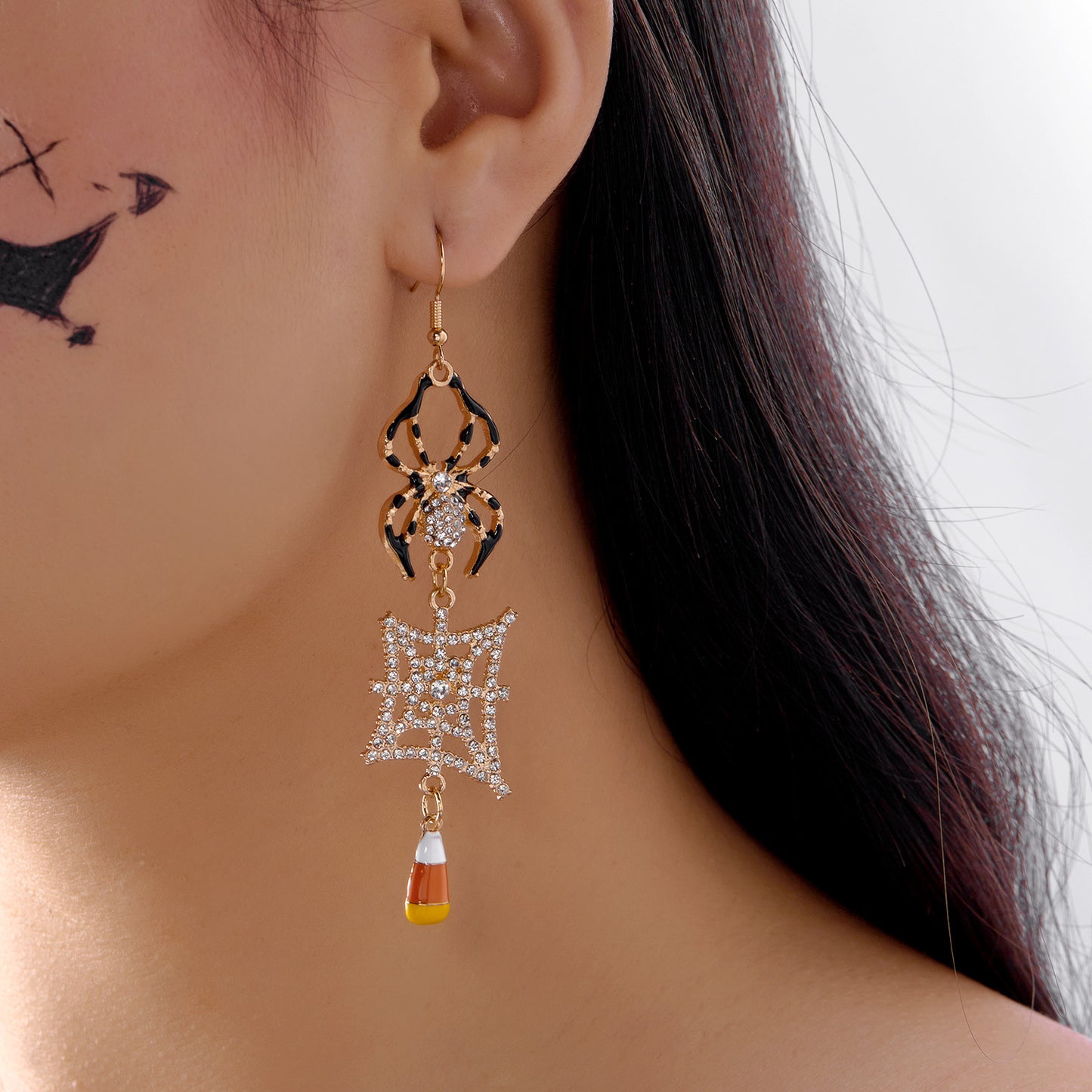 Pendientes de aro bonitos con diseño de calabaza para Halloween, para mujer, con cuerpo de aleación y acabado esmaltado