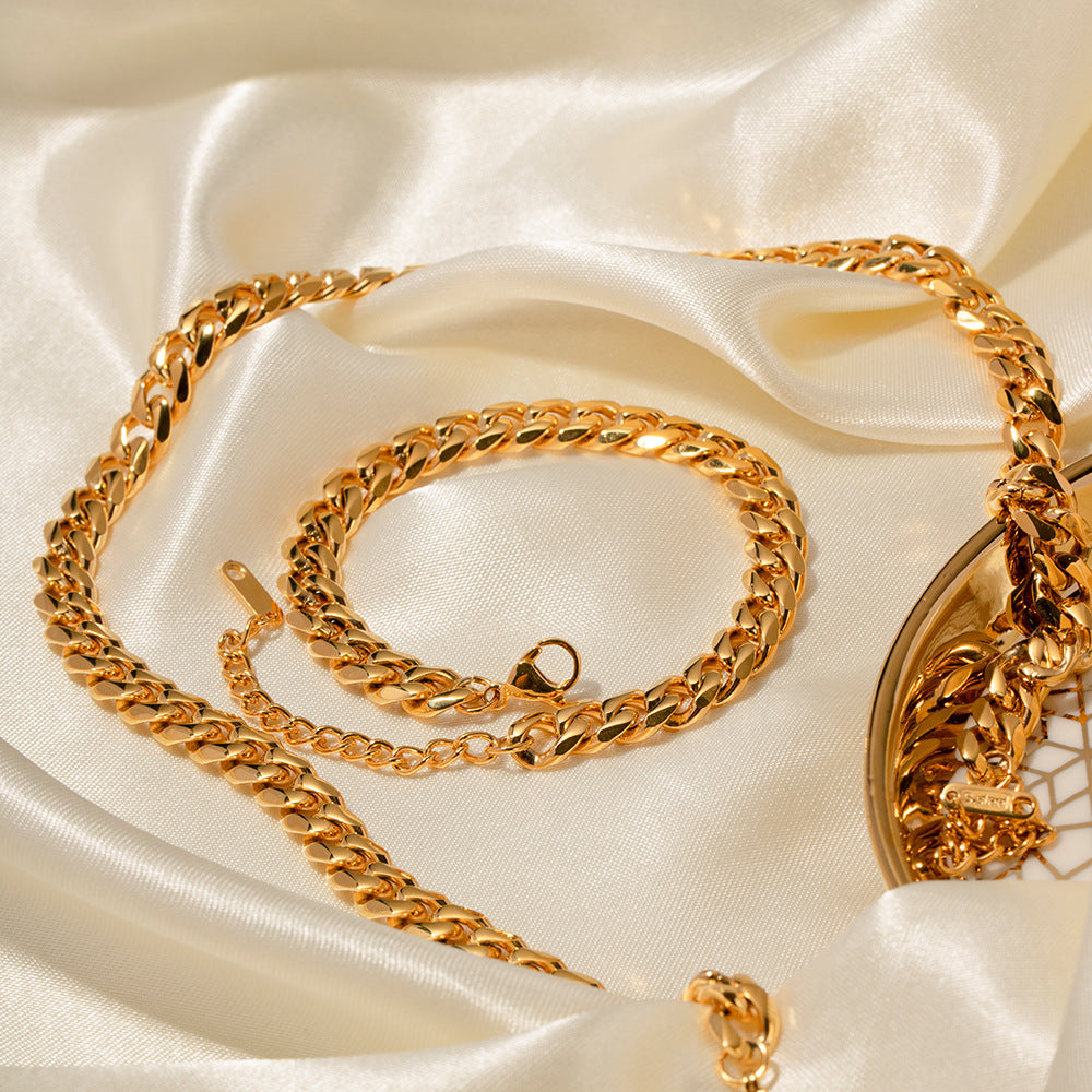 Collar con Colgante Geométrico Minimalista de Acero Inoxidable con Baño de Oro y Cadena de Serpiente para Mujer