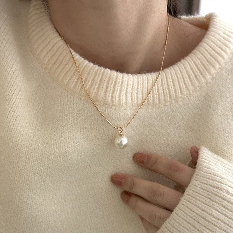 Collana girocollo minimalista con pendente di perla per donna, catena a serpente in acciaio al titanio con forma animale irregolare e finitura galvanizzata