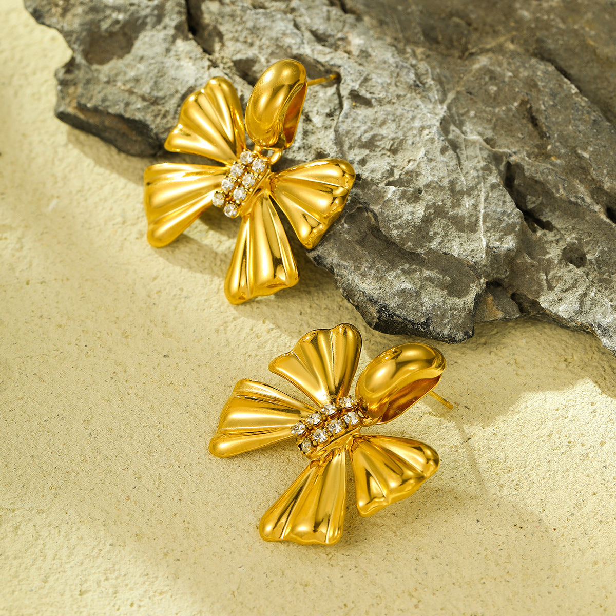 Orecchini da donna alla moda in acciaio inossidabile a forma di fiocco con placcatura in oro 18 carati