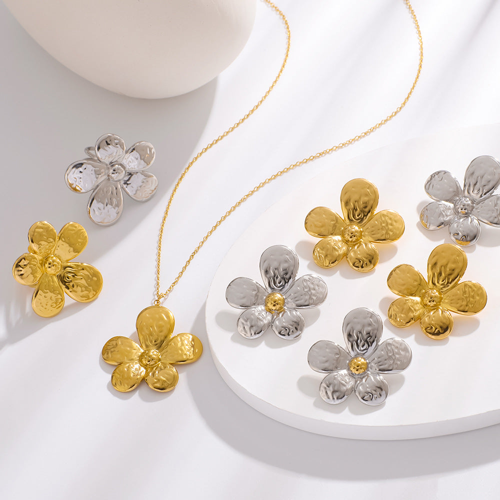 Set collana con pendente floreale stile Ins con catena in acciaio inossidabile e finitura placcata oro 18K da donna