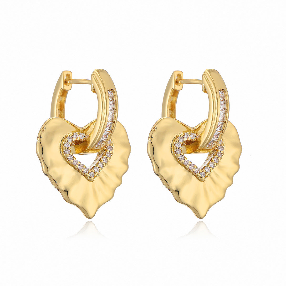 Orecchini a perno geometrici irregolari minimalistici in rame da donna con accento a cuore in strass e finitura placcata
