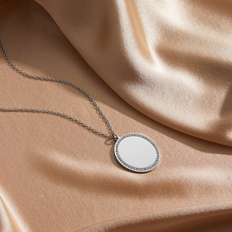 Collana da donna minimalista ovale in acciaio inossidabile con intarsio di zirconi e placcatura in oro, lunghezza regolabile, gioielli con pendente geometrico