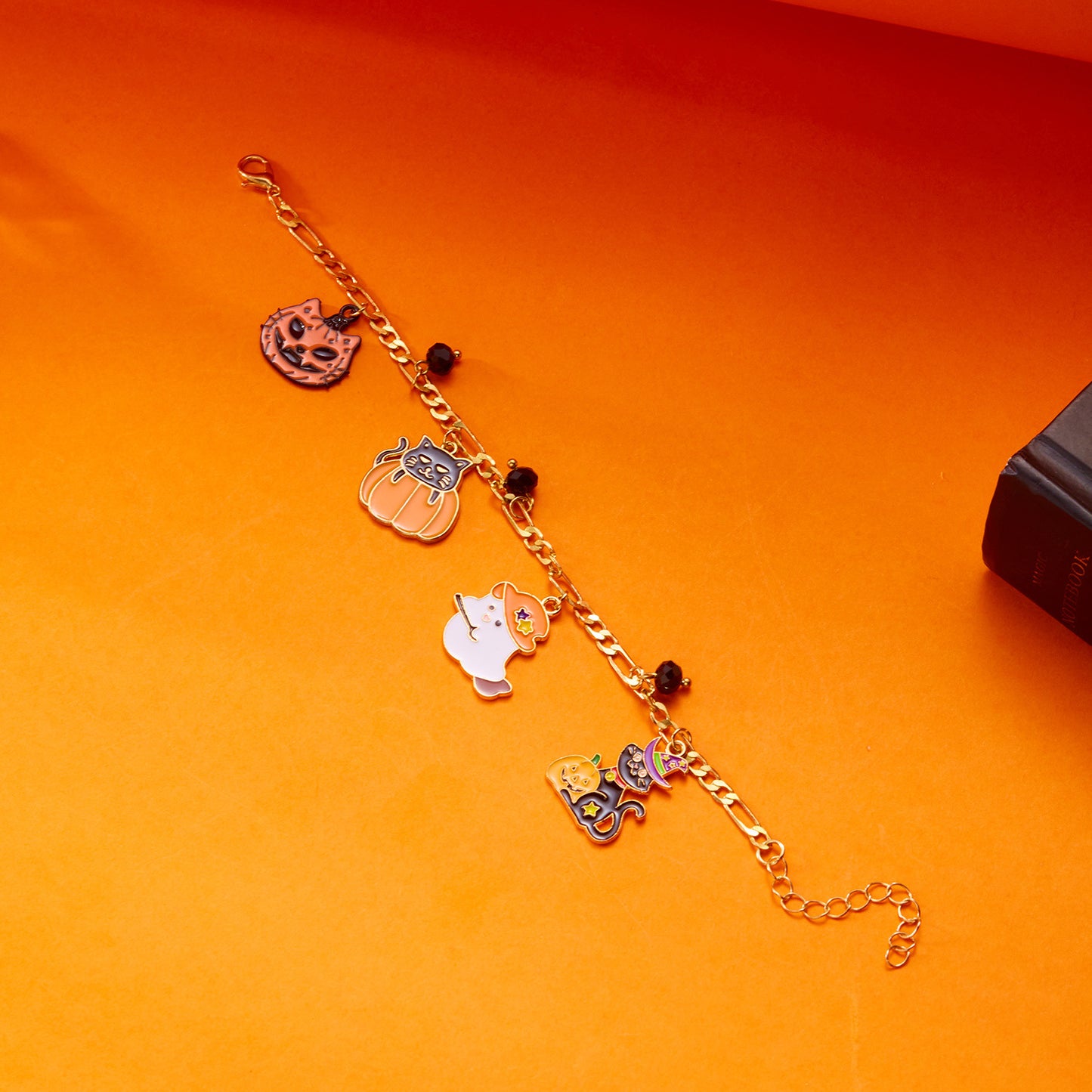 Set di braccialetti elastici in resina geometrici retrò da donna con ciondoli a teschio e design artistico vintage
