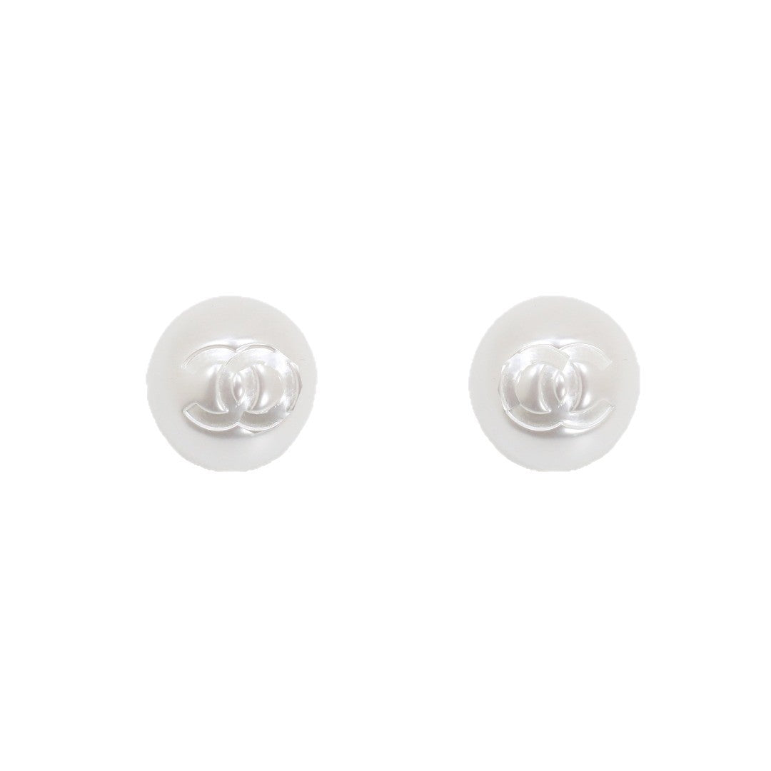 Orecchini placcati in argento sterling 925 a forma di lettera C con perle imitate, dolci ed eleganti