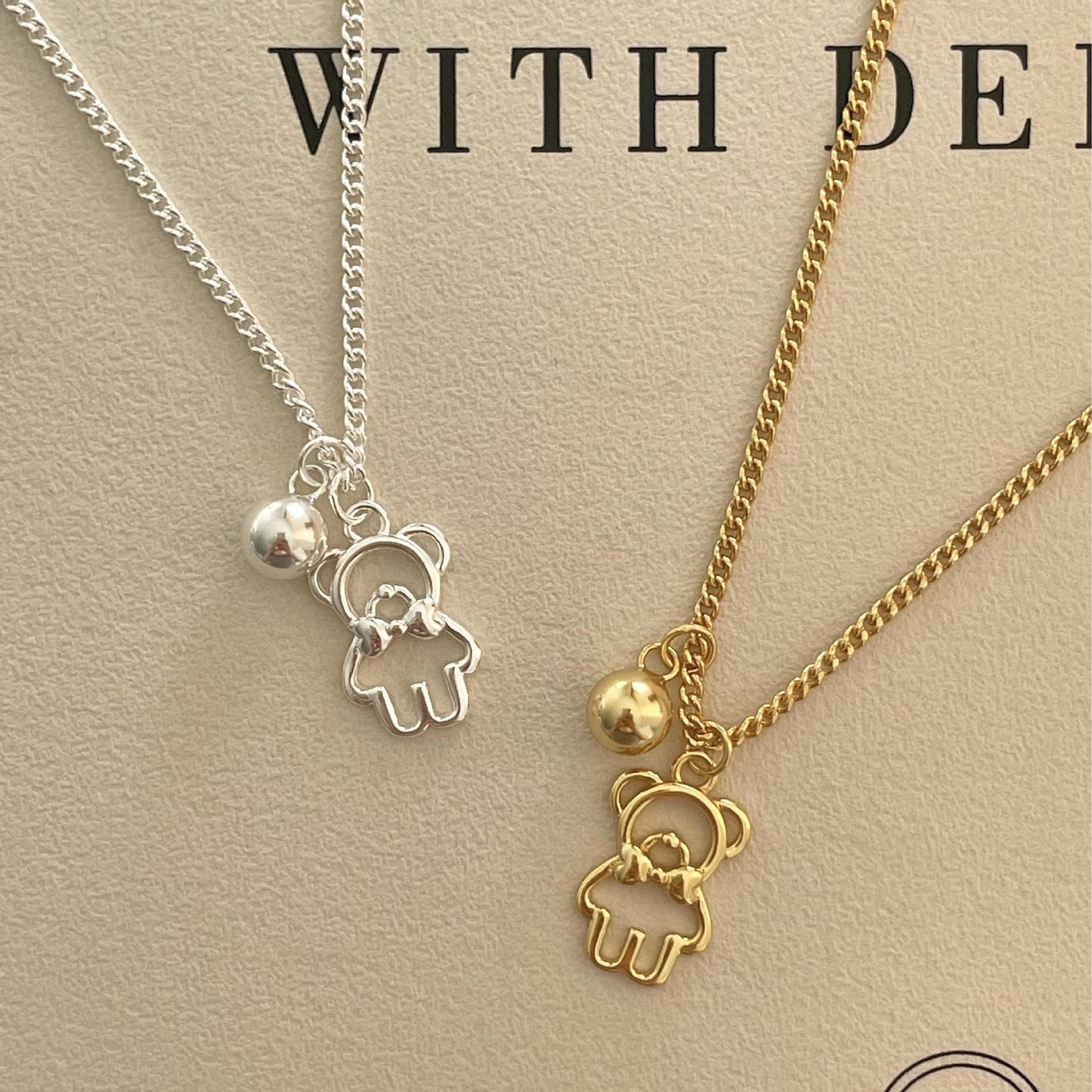 Collar con colgante de oso minimalista de plata de ley 925 con baño de oro en cadena cruzada para mujer