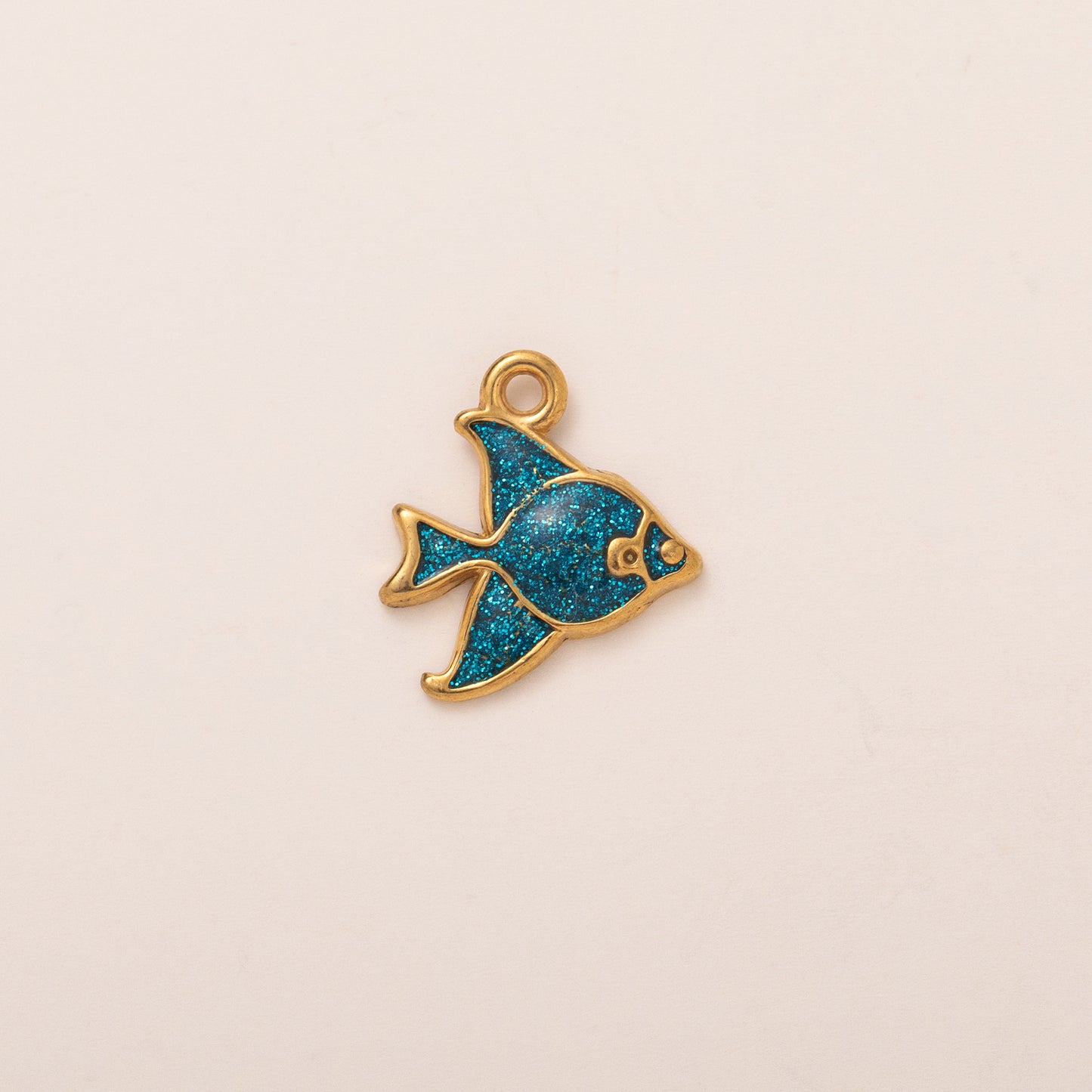 Collar minimalista con colgante de animal de acero de titanio bañado en oro de 18 quilates para mujer